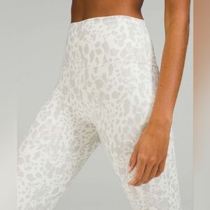 EUC Ladies Lululemon Align High-Rise Crop 17" size 2